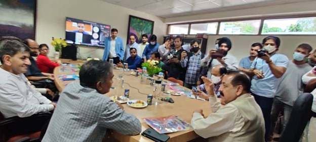 Union Minister Dr Jitendra Singh inaugurates CSIR-IIIM’s BioNEST-Bioincubator in Jammu this morning aimed at providing alternative sources of livelihood to thousands of youth in the region