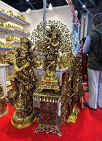 A group of gold statuesAI-generated content may be incorrect.