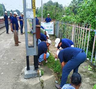 A group of people in blue uniformsAI-generated content may be incorrect.