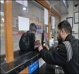 A person at a counterDescription automatically generated