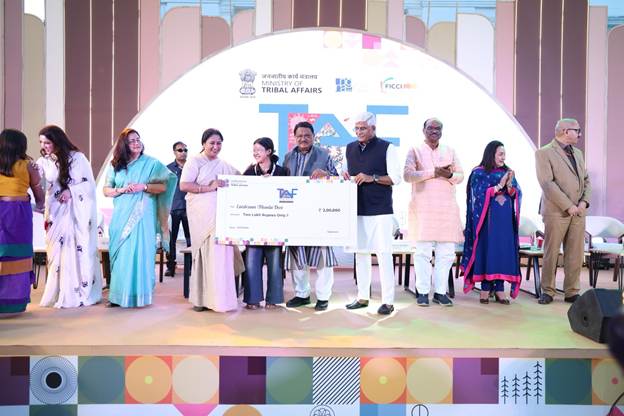 A group of people on a stageAI-generated content may be incorrect.