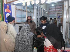 A group of people in a storeDescription automatically generated