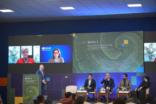 A person standing in front of a podium with a group of people sitting in front of himAI-generated content may be incorrect.