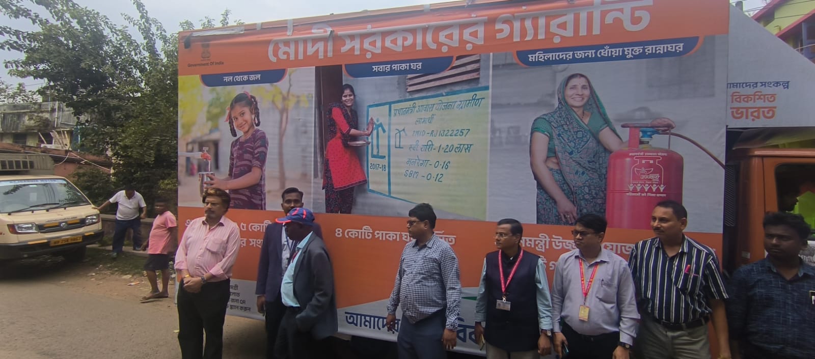 Union Minister of State for Education flags off Decorated Vans on Viksit Bharat Sankalp Yatra at Bankura